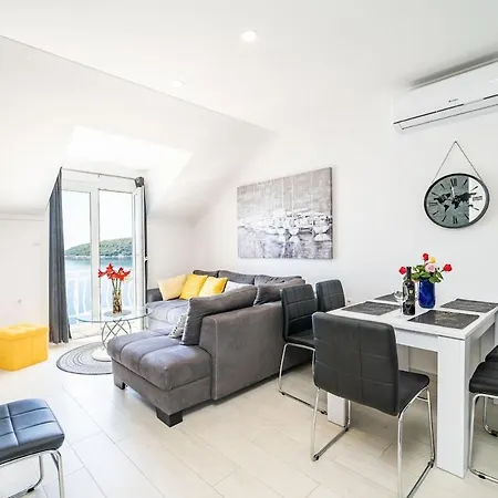 Apartment Dorsia With Sea View Molunat