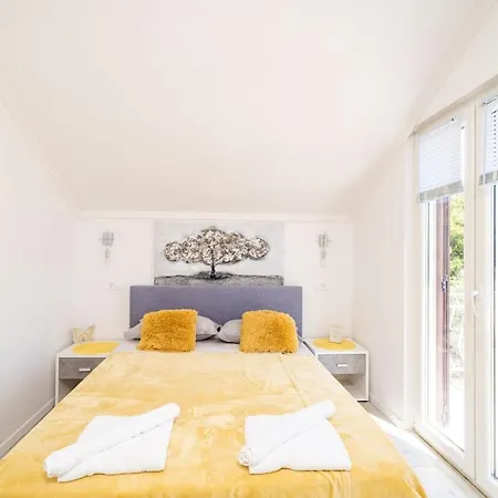 Dorsia With Sea View Apartment *