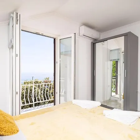 Dorsia With Sea View